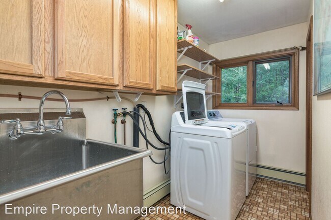 Building Photo - 3 br, 2 bath House - 845 Birch Hill Road