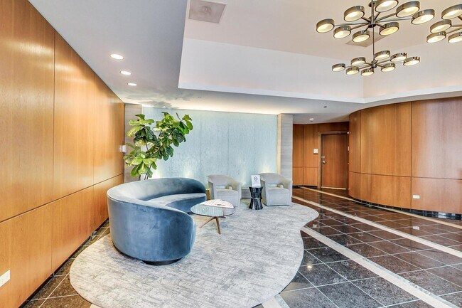 Building Photo - 420 E Waterside Dr