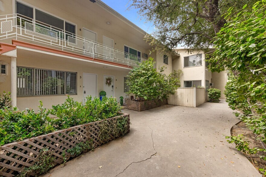 Building Photo - 4345 Ventura Canyon Ave