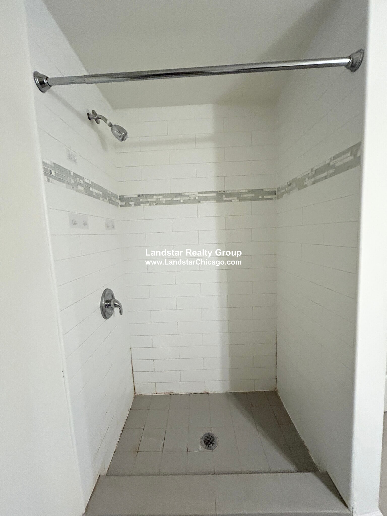 Building Photo - 1160 N La Salle Dr