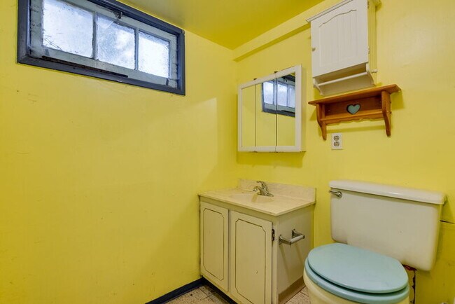 Building Photo - 1137 SE Uglow Ave