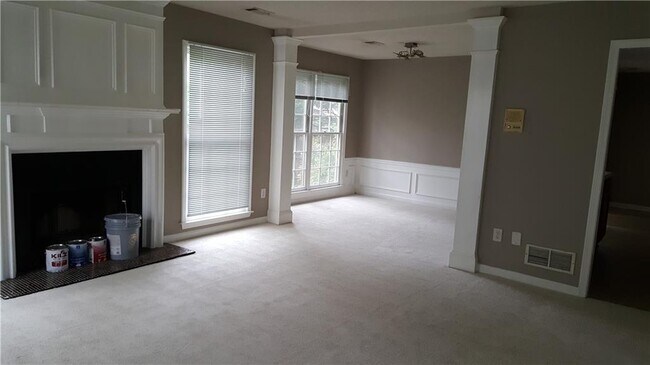 Building Photo - 2595 Binghampton Ln