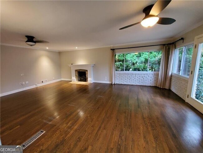 Building Photo - 4615 Mystic Dr NE