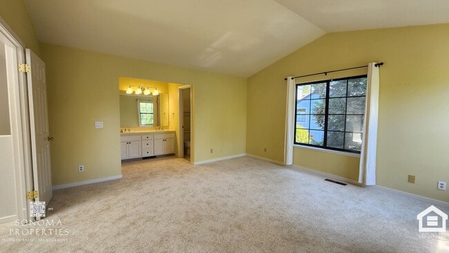 Building Photo - 3 Bedroom/2.5 Bathroom Home in Sonoma Greens!