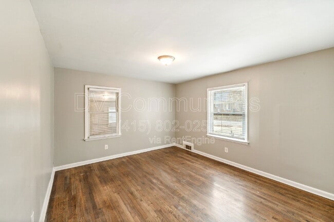 Building Photo - 927 Byron Dr SW