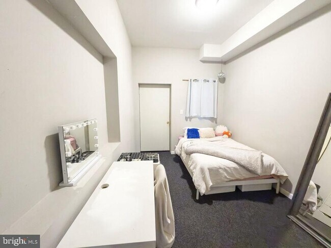 Building Photo - 1724 N Bouvier St