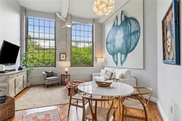 Building Photo - 920 Poeyfarre St