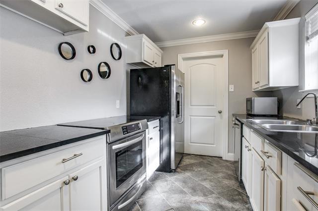 Building Photo - 2906 Sharpview Ln