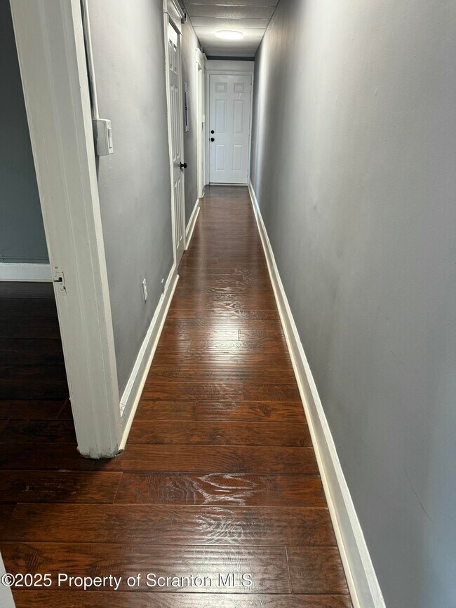 Building Photo - 834 Monroe Ave