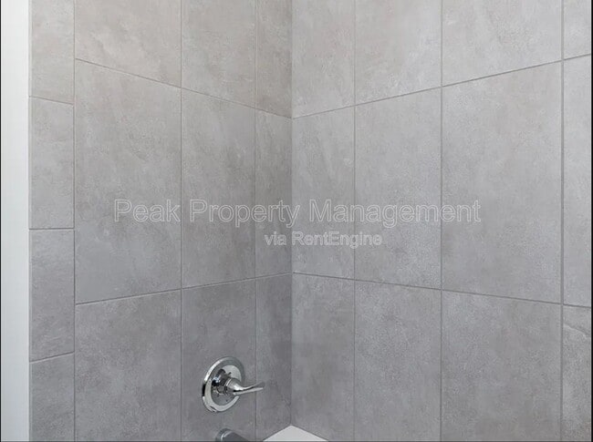 Building Photo - 2010 Maury St