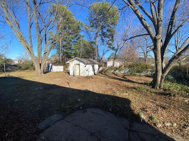 Building Photo - Remodeled 3bed/1bath Home