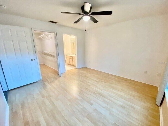 Building Photo - 5463 Vineland Rd