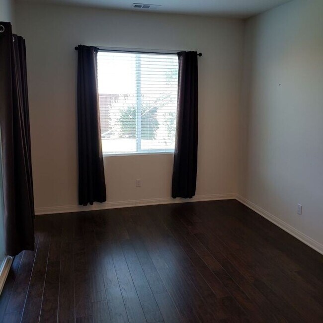 Building Photo - 9803 Buckhorn Peak Dr