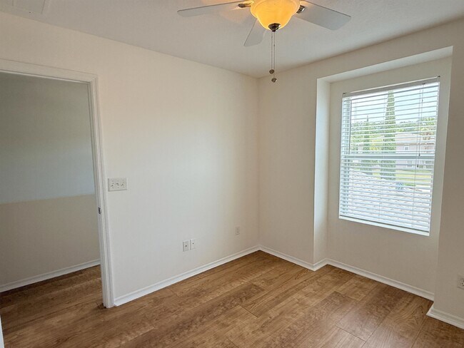 Building Photo - 728 Cabernet Pl