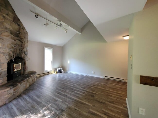 Building Photo - 1040 Smith Ln