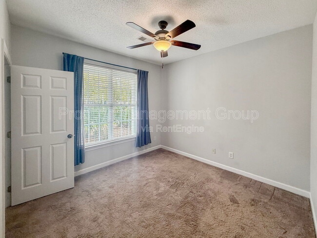 Building Photo - 2909 Sweetleaf Ln