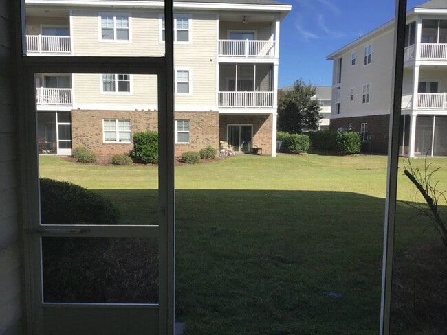 Building Photo - 1st Floor 2 Bedroom Condo in Berkshire Forest