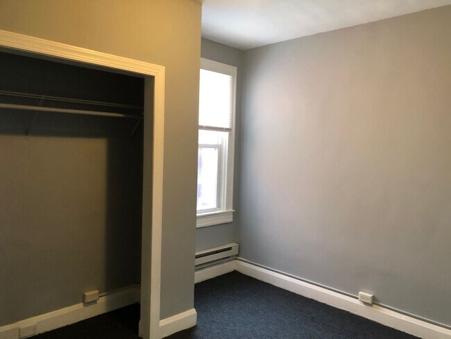 Building Photo - Discover this well-maintained 3-bedroom, 2-bath home in Baltimore, MD,