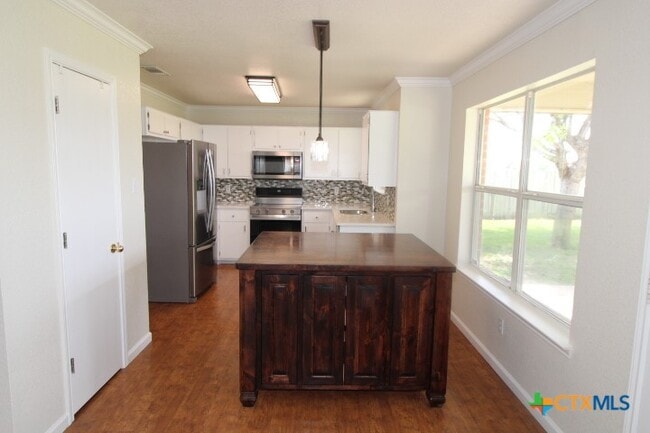 Building Photo - 3303 Solomon Dr