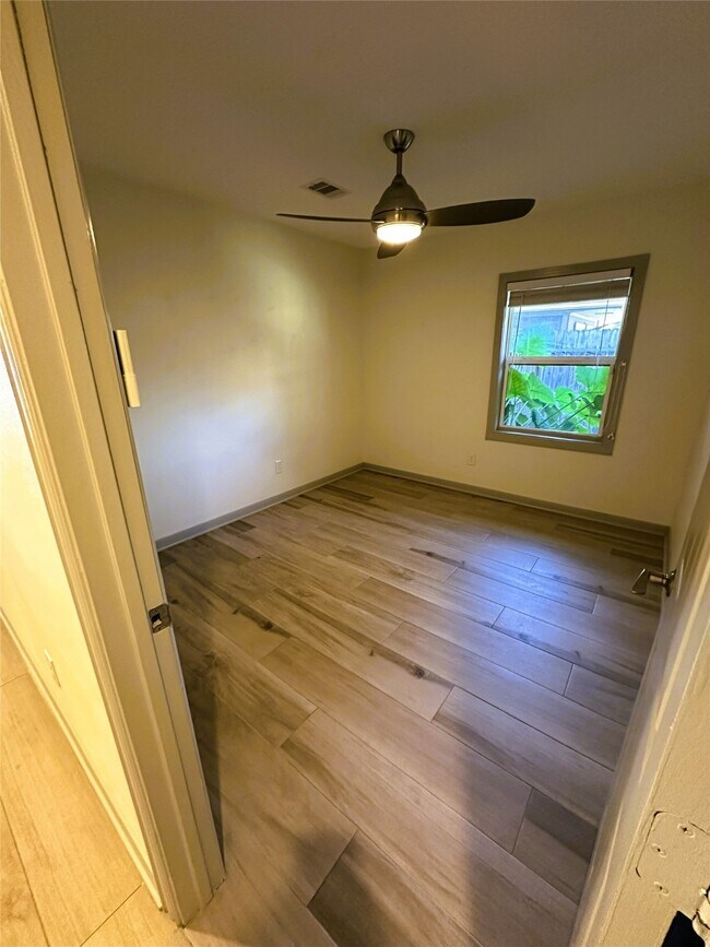 Building Photo - 5111 Maple St