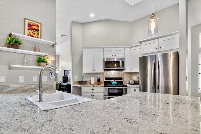 Building Photo - 8828 E Riviera Dr