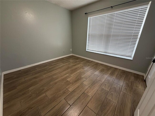 Building Photo - 13726 Meadowpark Ave