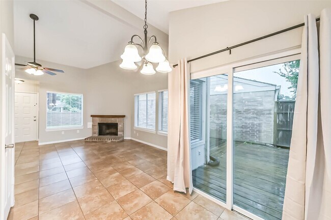 Building Photo - 18515 Meadows Way Dr