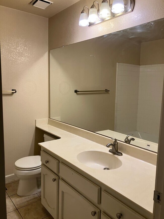 Building Photo - 1717 Whippoorwill Ct
