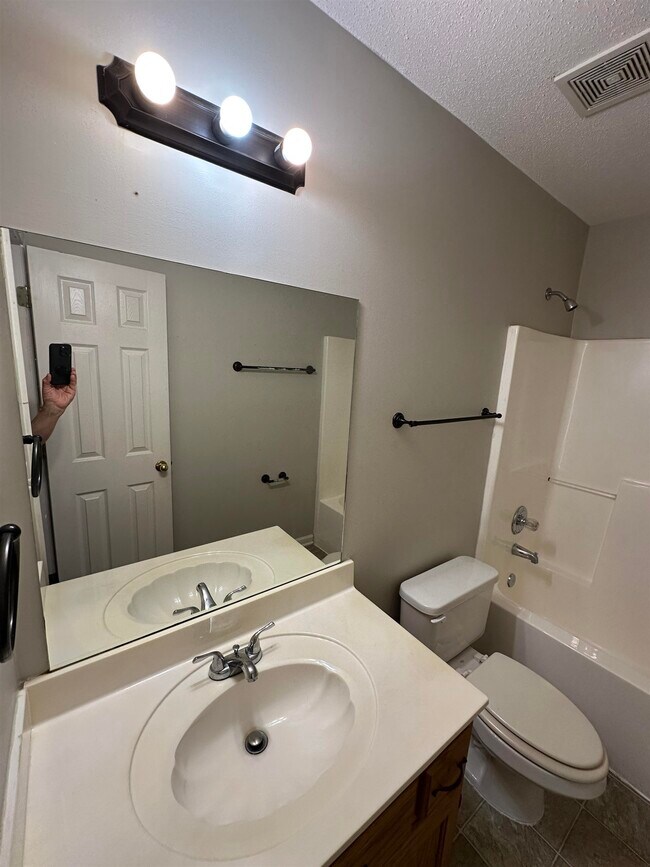 Building Photo - 1409 Brimfield Cove