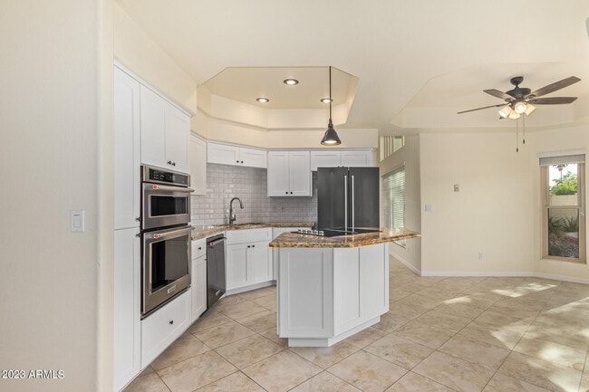 Building Photo - 9414 S 51st St