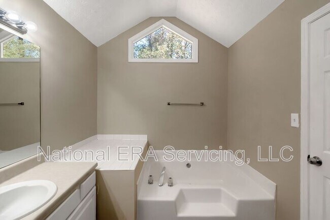 Building Photo - 123 Willow Springs Ln