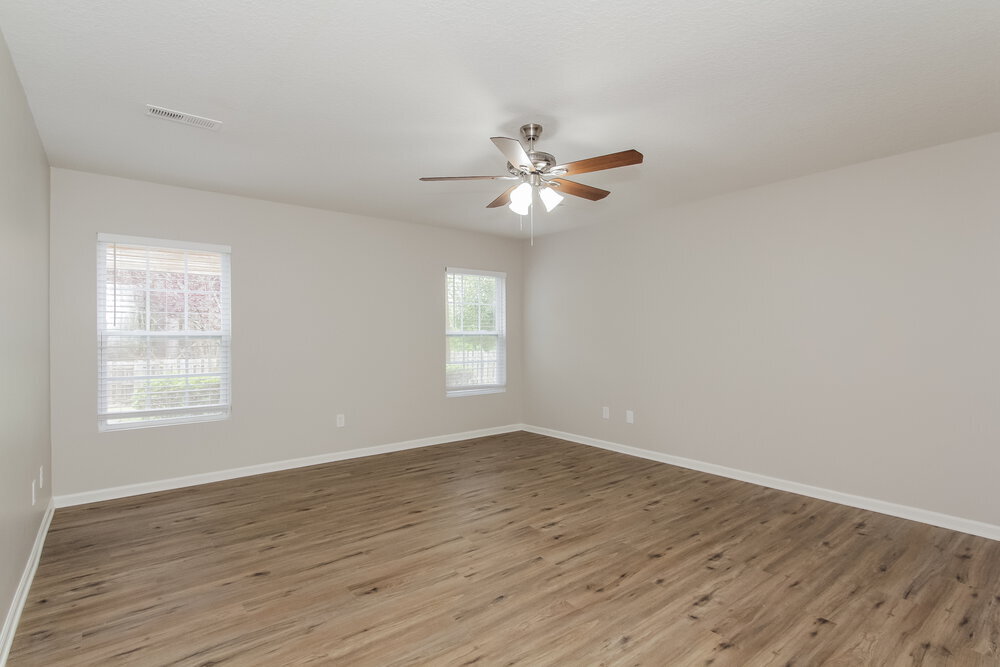 Building Photo - 11704 Village Pond Dr