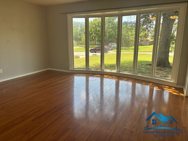 Building Photo - For Rent - 4 Bed/2 Bath near ASU