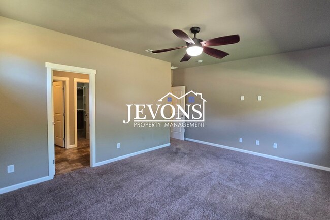 Building Photo - A charming and well-located single-family home in Yakima!