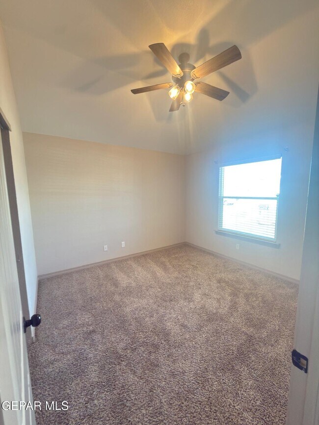Building Photo - 13956 Lago Vista Ave