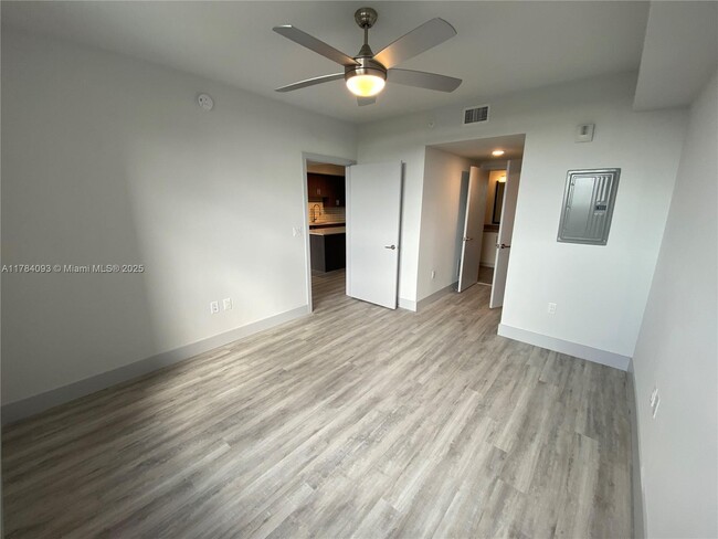 Building Photo - 9000 Ramblewood Dr