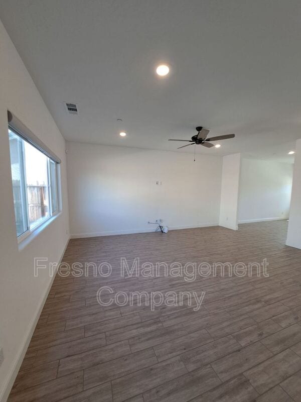 Building Photo - 911 Blue Oak Lane W