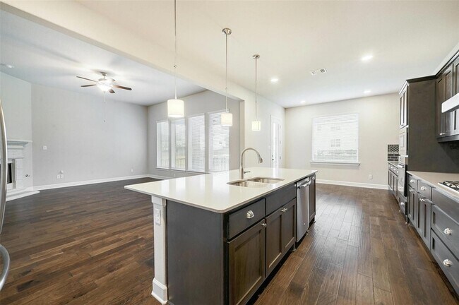 Building Photo - 5308 Via Besso Dr