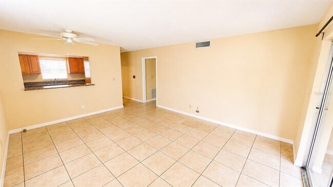 Building Photo - 2405 Aspinwall St