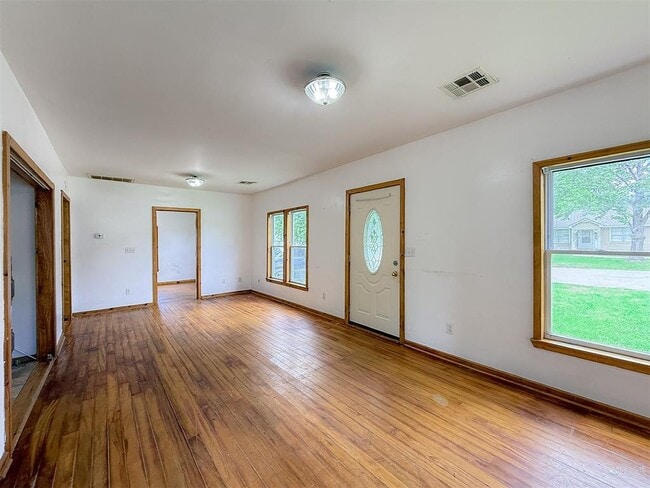 Building Photo - 1109 E Corona St