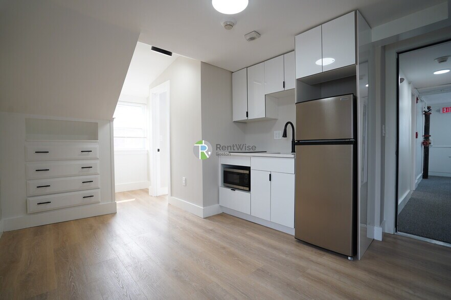 Primary Photo - 142 Dorchester St