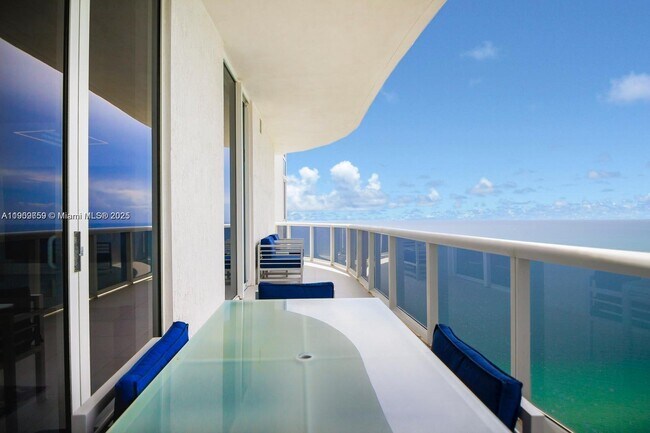 Building Photo - 15901 Collins Ave