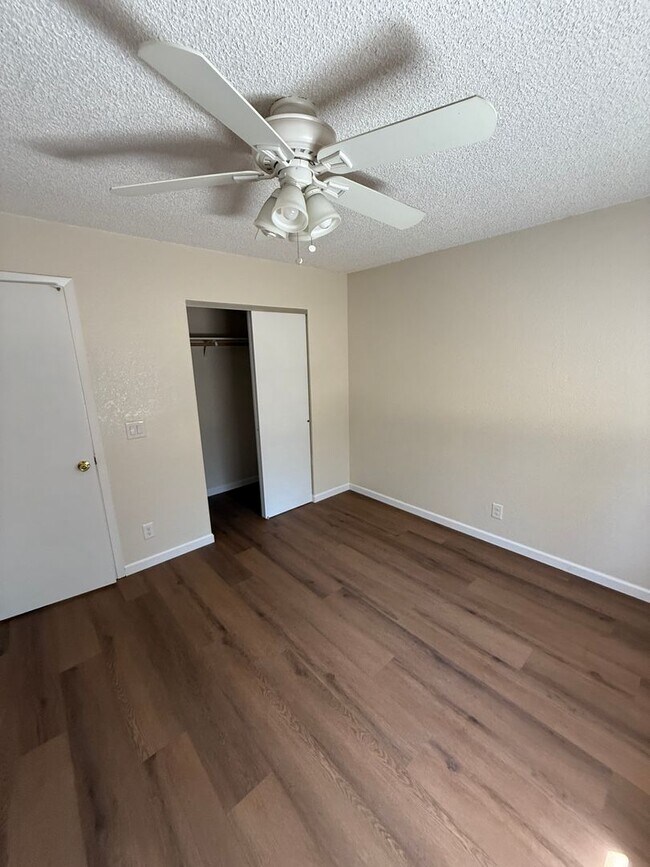 Building Photo - 3 bedroom, 2 bathroom home located in the ...