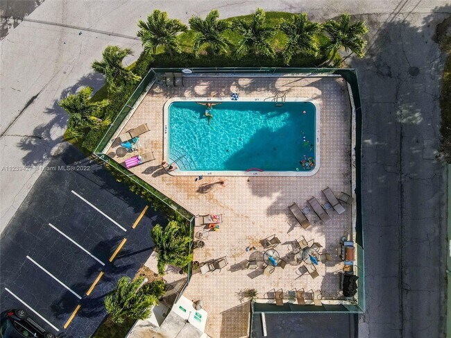 Building Photo - 4501 NE 21st Ave