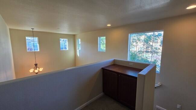 Building Photo - Gated Somersett Home with a View!