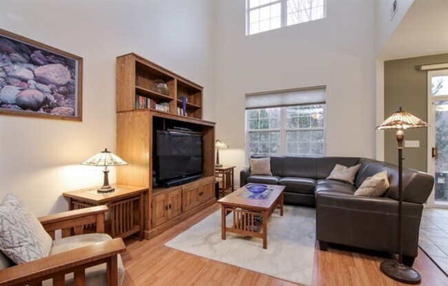 Building Photo - 967 Kensington Dr