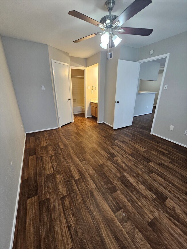 Building Photo - 18800 Egret Bay Blvd