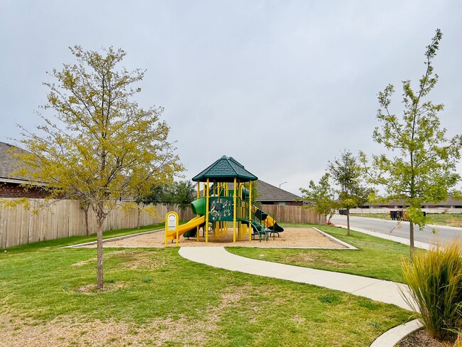 Building Photo - $500 MOVE-IN SPECIAL: New 3/2/2 in Frenshi...