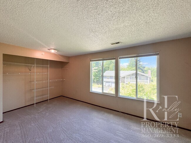 Building Photo - 7880 Oxbow Ave