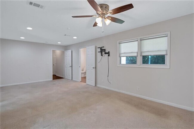 Building Photo - 5772 Lilburn Stone Mountain Rd